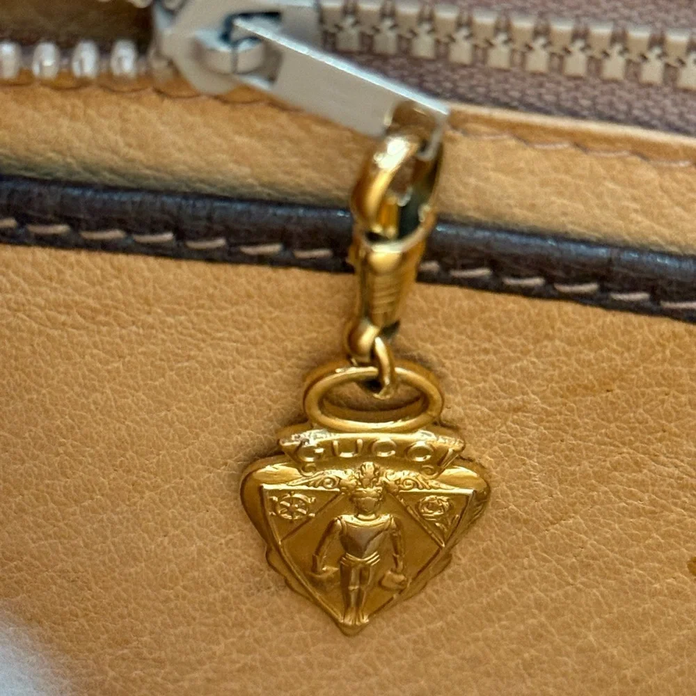 1970s Authentic Gucci Canvas Brown Monogram Shoulder Bag - Picture 15 of 16